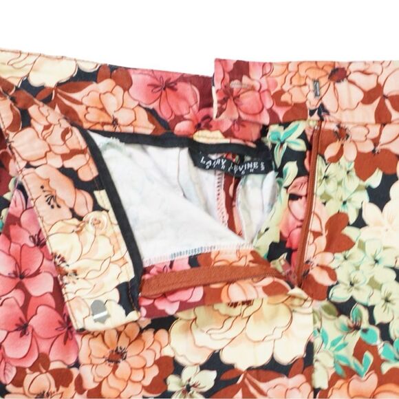 Larry Levine Floral Print Bermuda Shorts, Size 10 - Picture 7 of 7